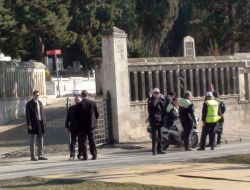 Başbakan Annesinin Kabrini Ziyaret Etti