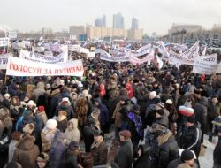 Putin Yanlıları 100 Bin Kişi Topladı