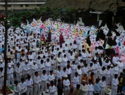 Öğrenciler, Peygamber Efendimiz’in Doğum Gününü Toplu Sabah Namazı İle Andı