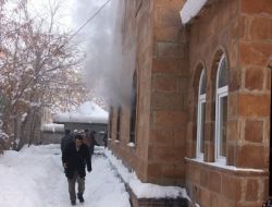 AĞRI'DA CAMİ YANGINI