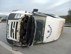 Sakarya'da Minibüs Devrildi: 11 Yaralı