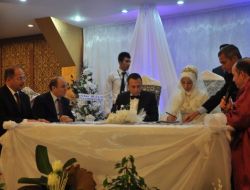 Nikâh Şahitliği Yapan Akdağ, Çiftten En Az 3 Çocuk Yapmalarını İstedi