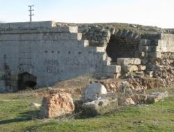 Tarihi Caminin Çökmesini İstemiyorlar