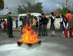 Minik Öğrencilere Yönelik Deprem Tatbikatı