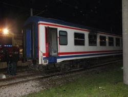 Adapazarı Tren Garı'nda Yolcu Vagonu Yandı