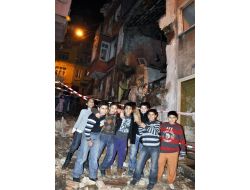 Beyoğlu'nda Tarihi Bina Çöktü