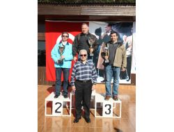 Kürek Takımlarının Yarışması Çekişmeli Geçti