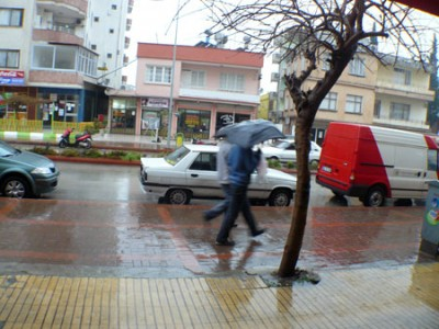 Ilık ve Yağışlı Hava Geliyor