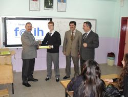 Balıkesir'de Öğrenci Ve Öğretmenlere 165 Tablet Bilgisayar Dağıtıldı