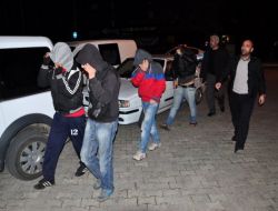 17 Yaşındaki Kıza Cinsel İstismarda Bulundukları Gerekçesiyle 5 Kişi Yakalandı