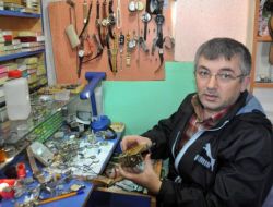 115 Yıllık Tarihi Saat Kulesi İçerisinde Saat Tamir Ediyor