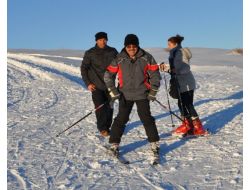 Vali Yılmaz, Kar Motoru İle Çıktığı Zirveden Kayarken Zorlandı