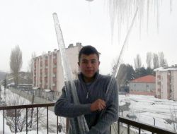 Bitlis'te Çatılarda 2 Metrelik Sarkıtlar Oluştu