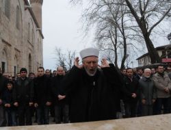 Kandil Gecesi Suriye'de Öldürülenler İçin Gıyabi Cenaze Namazı Kılındı