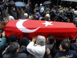 Baykal Kent’i Sanatçı Dostları Yalnız Bırakmadı