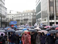 Atina'da Göstericiler Almanya Bayrağı Yaktı