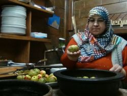 Beypazarı'nda Taş Armut Fırında Lokuma Dönüşüyor