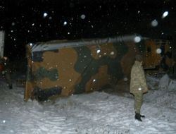 Başkale’de Askeri Araç Kaza Yaptı: 3 Yaralı (2)