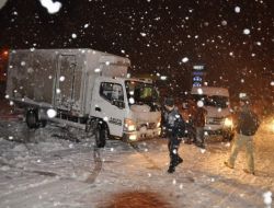 Yozgat’ta Kayan Tır 2 Saat Ulaşımı Aksattı