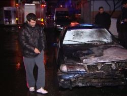 Park Halindeki Otomobil Yanarak Kullanılamaz Hale Geldi