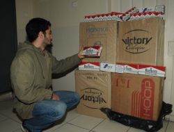 Kaçak Sigara Alışverişi Yaparken Yakalandılar