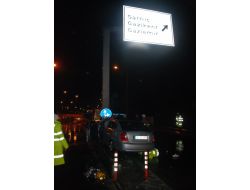 Otomobil Direğe Çarptı: 1 Ölü, 1 Yaralı