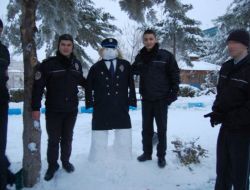 Polis Adayları, Kardan Adama Üniforma Giydirdi