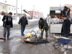 Aksaray Belediyesi Bozulan Yollarda Çalışma Yapıyor