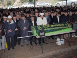 Hüseyin Avşaroğlu Annesini Kaybetti