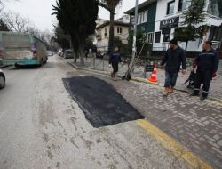 Bozulan Yollara Yama Yapılıyor