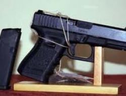 Kars'ta Ruhsatsız Tabanca Ele Geçirildi