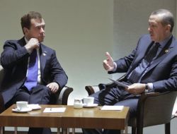 ERDOĞAN, MEDVEDEV’İ ARADI!