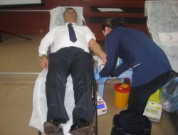 Erzurum Polisi, Bıçaklama Vakalarına Dikkat Çekmek İçin Kan Bağışında Bulundu