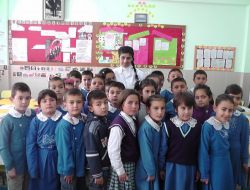 'Kalem Tutamaz' Denilen Hatice Yağmur, 7 Yıldır Öğretmenlik Yapıyor