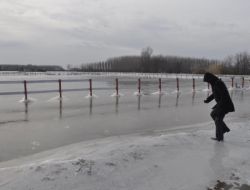 Edirne Dondurucu Soğuğa Teslim Oldu