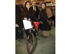 Başarılı Öğrenciler Bisikletle Ödüllendirildi