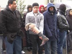 Konsolosluk Önünde Takma Bacaklı Maaş Eylemi