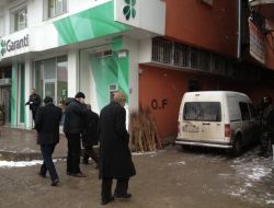 Banka Soyguncusu, Çaldığı Parayla Yakayı Ele Verdi