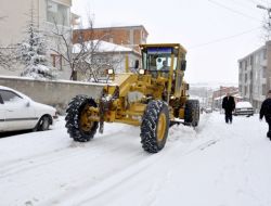 Gölbaşı'nda Karla Mücadele Aralıksız Sürüyor