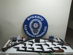 Bigadiç'te Bir Evden Cephane Çıktı