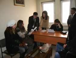 Hakkari'ye Yeni Atanan Öğretmenler İçin Danışma Masası Kurdu