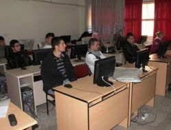 Cizreli Gençler Bilgisayar Tamiratını Öğreniyor