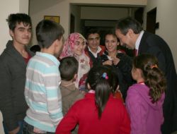 Başkan Tekin, Depremzedelere Moral Ziyaretinde Bulundu