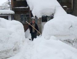 Bitlis'te Kar Kalınlığı 2,5 Metreyi Aştı!