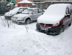 Ekiplerin Ulaşıma Açtığı Köy Yolları, Yoğun Karla Yeniden Kapanıyor