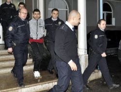 Soyguncunun Bıçakla Kaçma Anı Kamerada