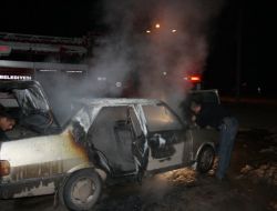 Benzin İstasyonunda Alev Alan Otomobil Korku Dolu Anlar Yaşattı