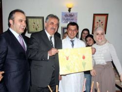 Bakan Yazıcı Ebru Çalışması Yaptı!