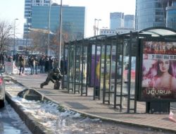 Otobüs Durağında Şüpheli Poşet Paniği