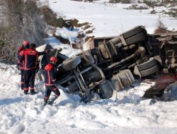 Devrilen Tır’ın Altında Kalan Sürücü, Hayatını Kaybetti